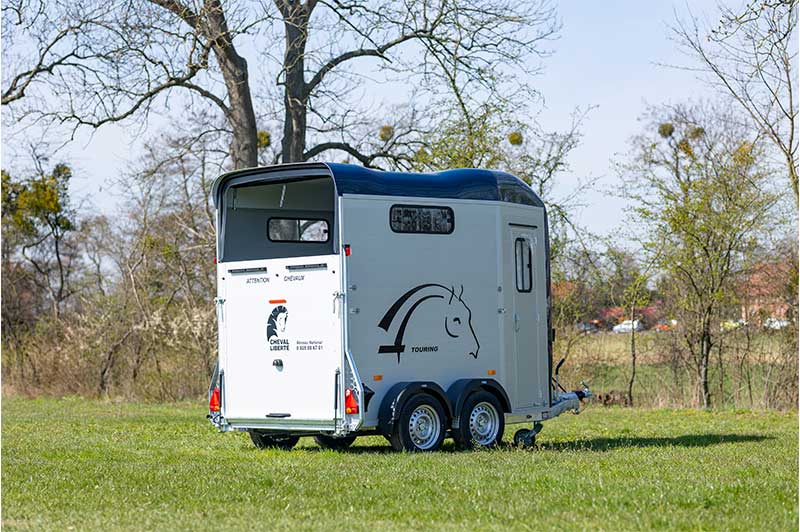 Back Flap Installation – Touring Cheval Liberté