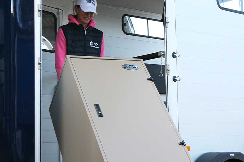 Saddlebox Installation – Cheval Liberté Trailer